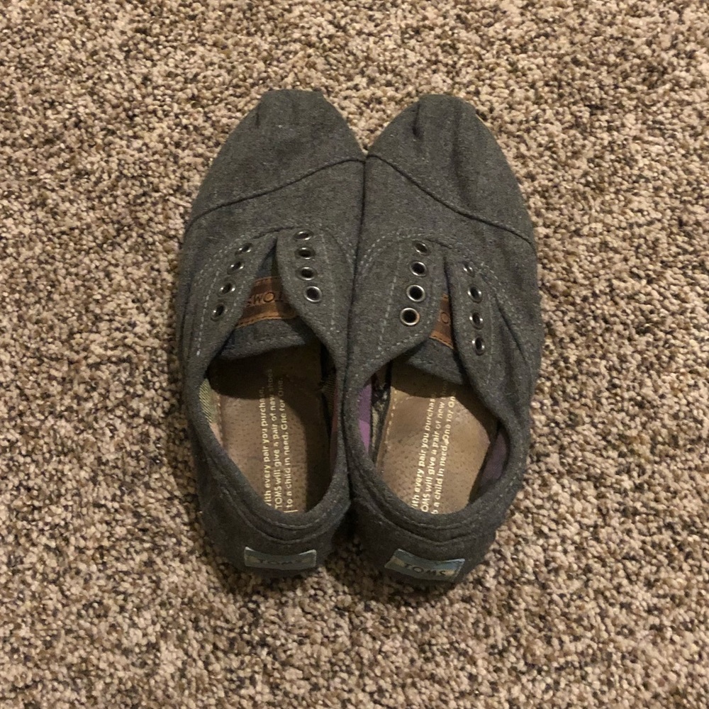 Dark gray Toms shoes